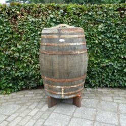 Regenton met kraan en hout/ijzeren regenton voet, 300 liter, robuuste look.