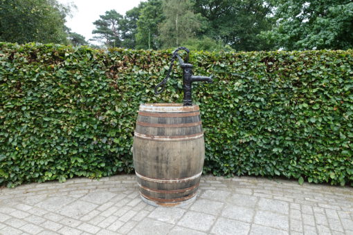 11462 houten regenton met handpomp wijnvat 300 liter 1 scaled