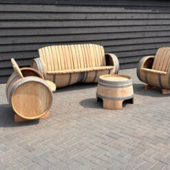 Alternative view of Loungeset gemaakt van wijnvaten  2 stoelen, bank en tafel
