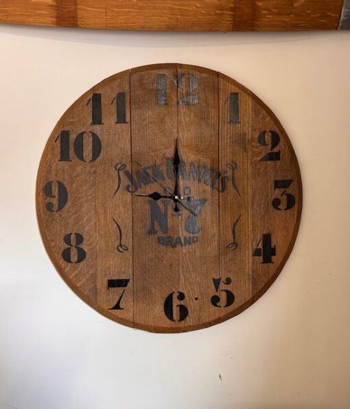 Wandklok van echte eiken wijnvaten
