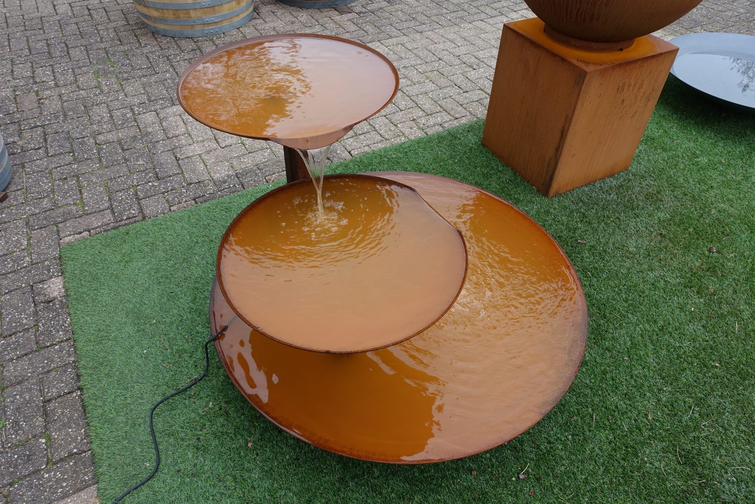 Waterornament 3 delig van cortenstaal met pomp 120cm - Afbeelding 2