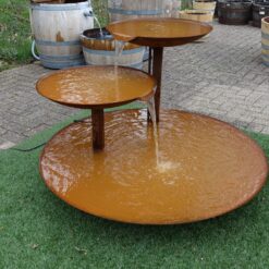 Waterornament 3 delig van cortenstaal met pomp 120cm