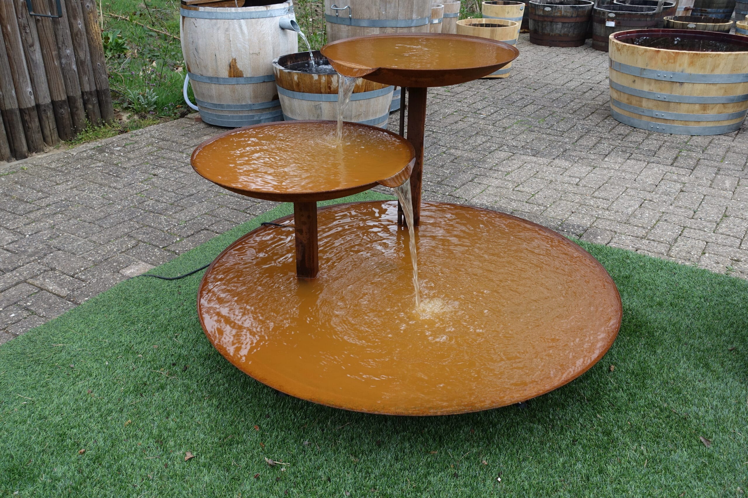 Waterornament 3 delig van cortenstaal met pomp 120cm