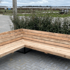 Loungebank van douglas met gepoedercoat staal