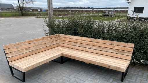 Loungebank van douglas met gepoedercoat staal