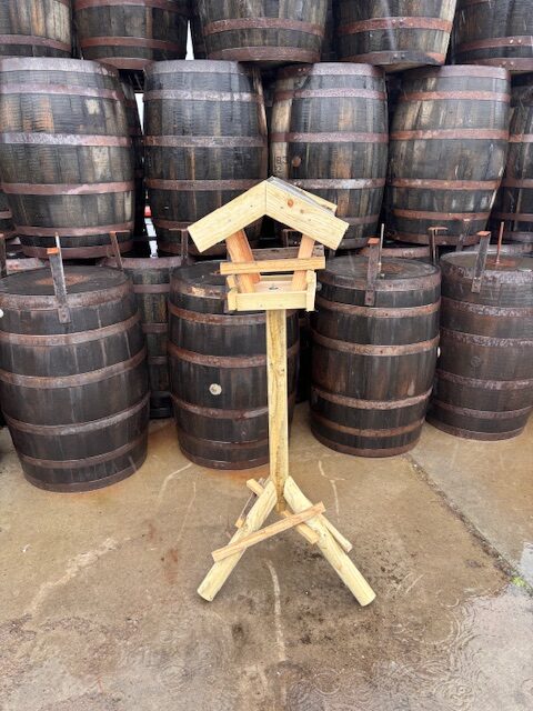 Vogelvoederhuisje op paal - Afbeelding 2